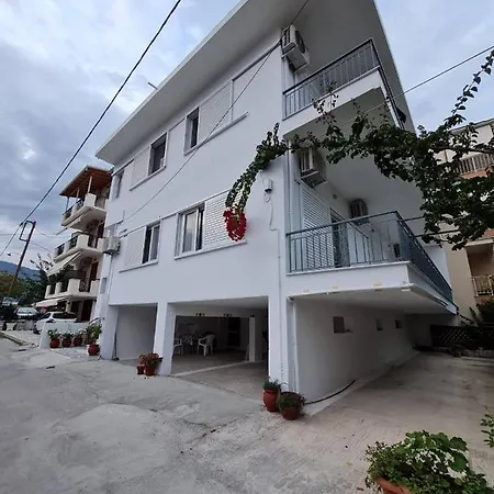 The House Апартаменты Нидри