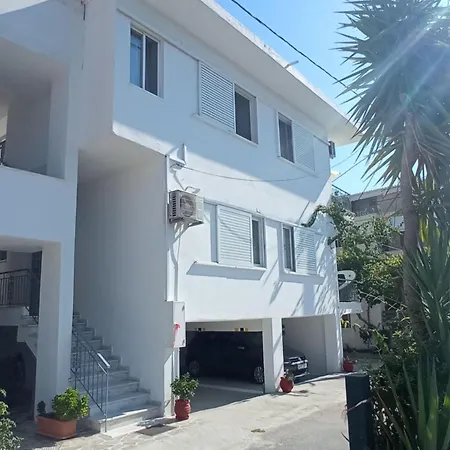 Апартаменты The House
